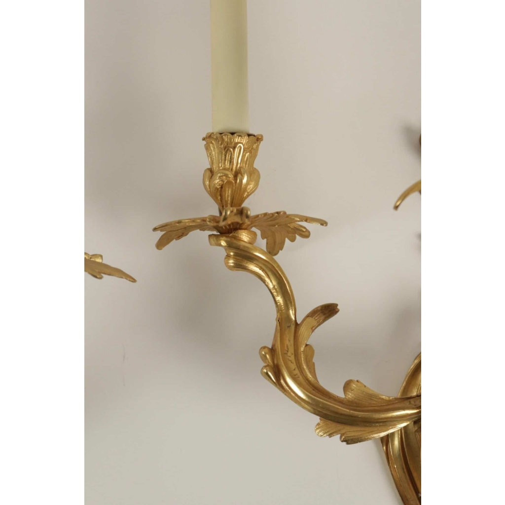 Suite de quatre appliques de style Louis XV, époque Napoléon III (1848 – 1870). | Biron Suite de quatre appliques de style Louis XV, époque Napoléon III (1848 - 1870).