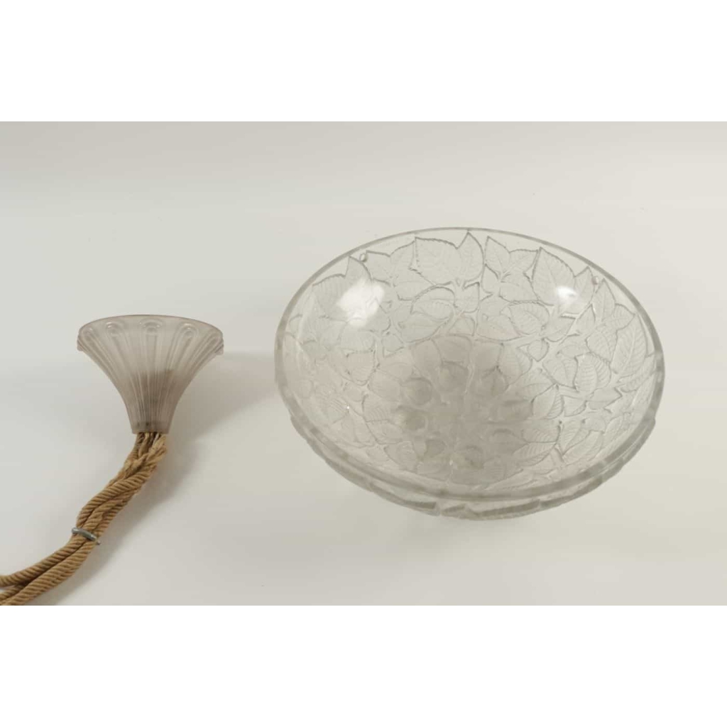 RENE LALIQUE (1860-1945) PLAFONNIER VASQUE « CHARMES » | Biron RENE LALIQUE (1860-1945) PLAFONNIER VASQUE « CHARMES »