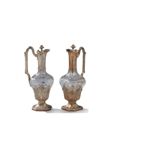 PAIRE D'AIGUIÈRES Vermeil et Cristal