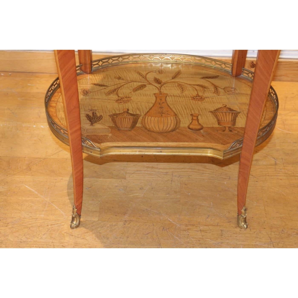 Table de salon dans le goût de Topino en marqueterie de style Transition XIX ème siècle. | Biron Table de salon dans le goût de Topino en marqueterie de style Transition XIX ème siècle.