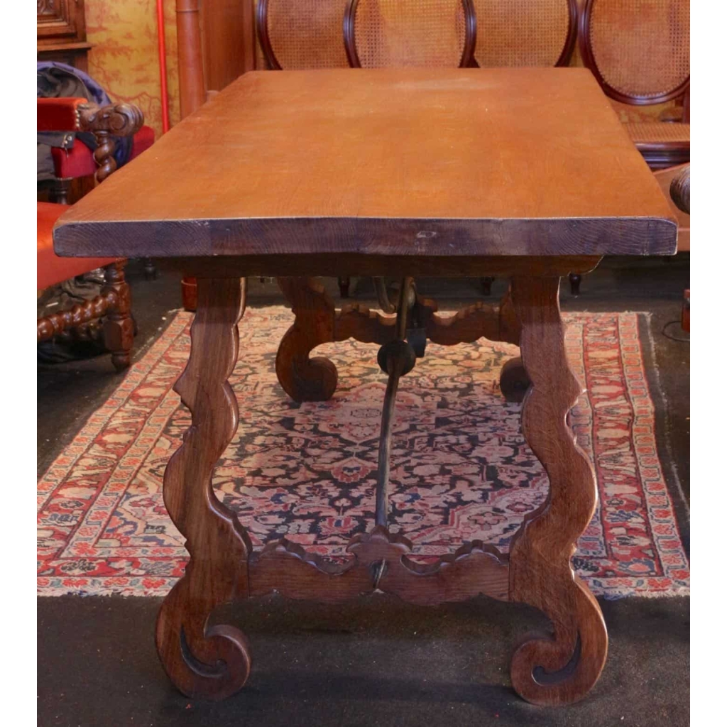 Table espagnole de la fin du 19e siècle