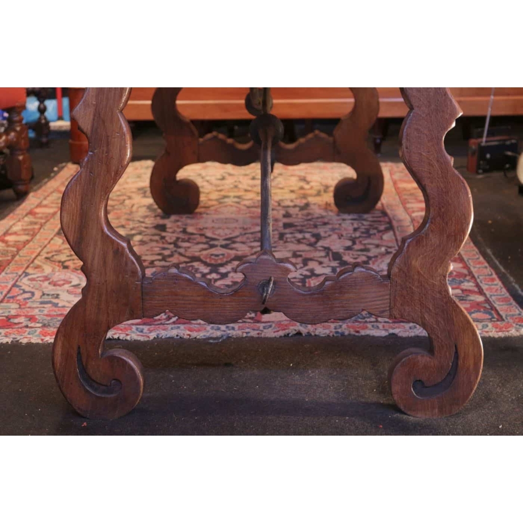 Table espagnole de la fin du 19e siècle