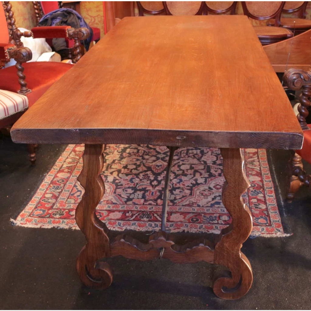 Table espagnole de la fin du 19e siècle