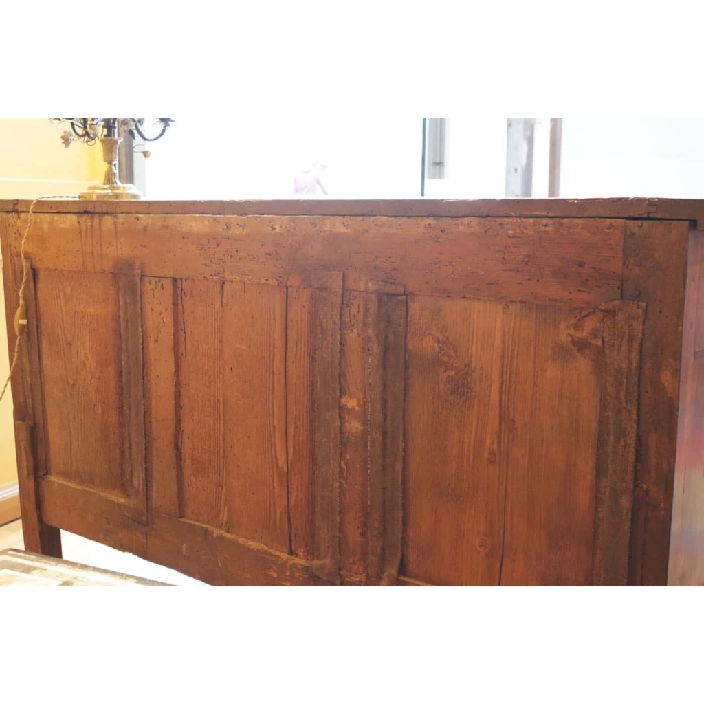 Buffet provençal en noyer de style LouisXV du XVIII ème siècle.