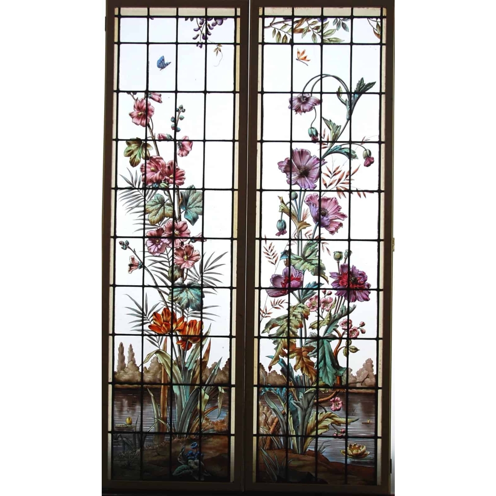 PAIRE DE VITRAUX Á DECOR FLORALE | Biron |||||