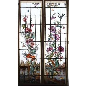PAIRE DE VITRAUX Á DECOR FLORALE | Biron |||||