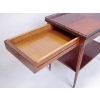 Paire de petites tables à tiroir en acajou marqueté de style Louis XVI, circa 1940