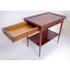 Paire de petites tables à tiroir en acajou marqueté de style Louis XVI, circa 1940