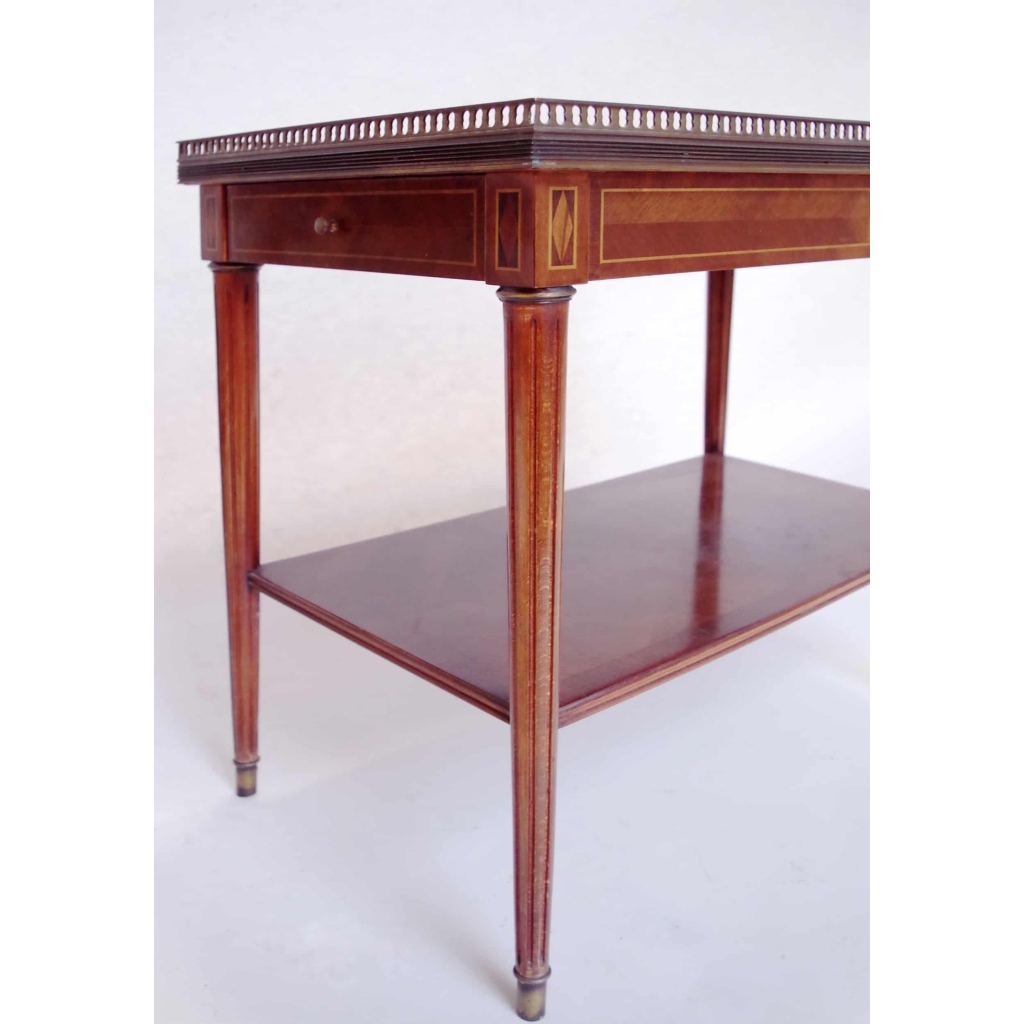 Paire de petites tables à tiroir en acajou marqueté de style Louis XVI, circa 1940