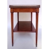 Paire de petites tables à tiroir en acajou marqueté de style Louis XVI, circa 1940