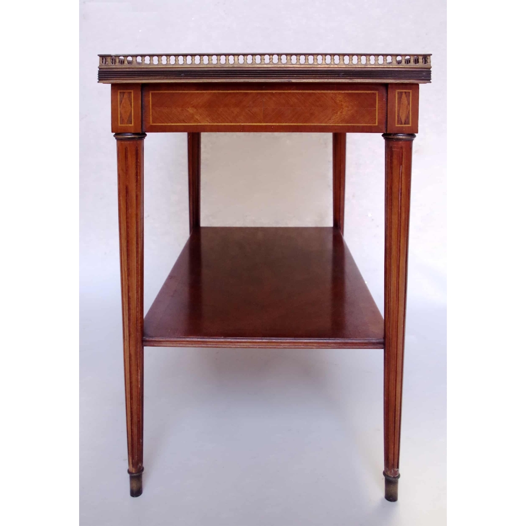 Paire de petites tables à tiroir en acajou marqueté de style Louis XVI, circa 1940