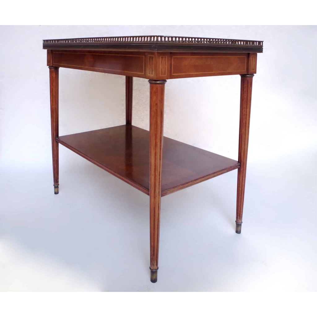 Paire de petites tables à tiroir en acajou marqueté de style Louis XVI, circa 1940