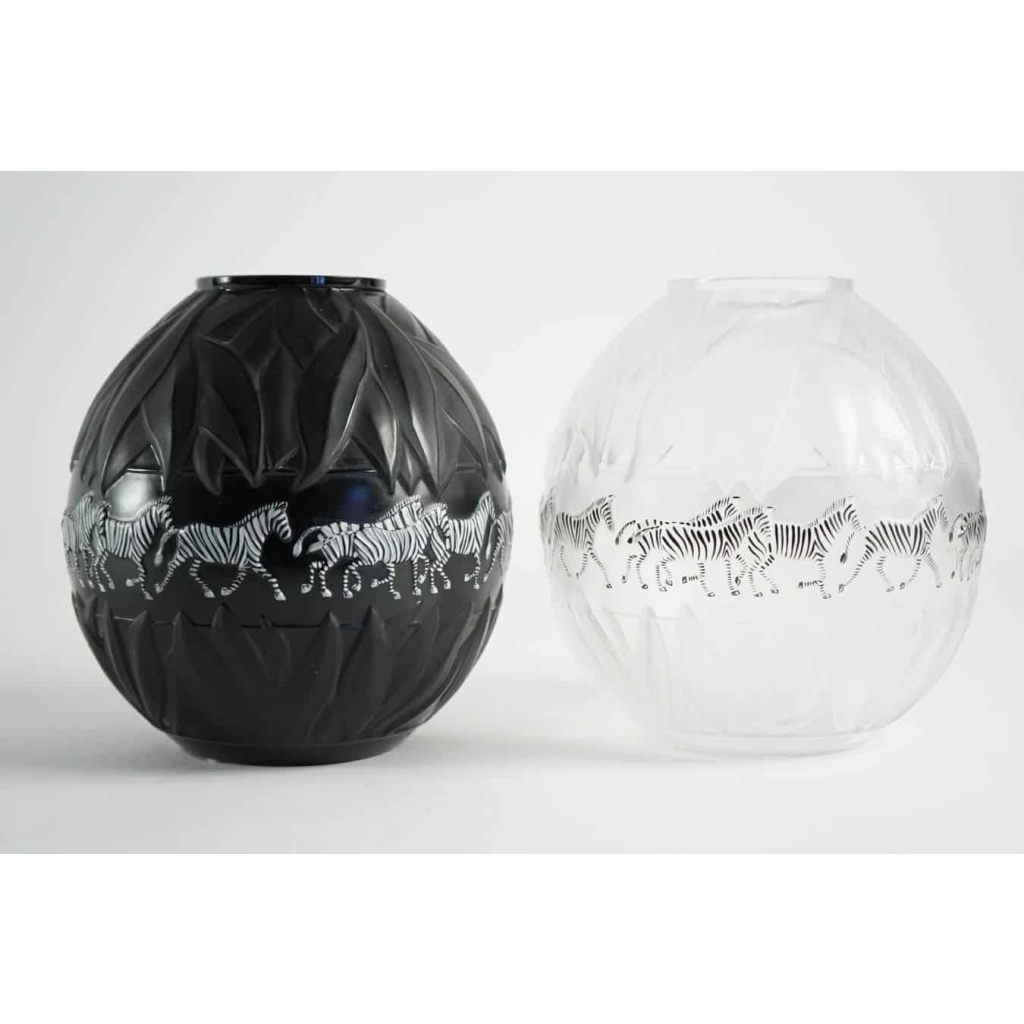 Marie Claude Lalique : Pair of Black and Frosted Glass ‘TANZANIA’ Vases | Biron ||||||||||||||