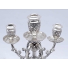 Paire de candélabres en argent niellé de style Louis XIV et décor de putti dorés, époque 1900 | Biron Paire de candélabres en argent niellé de style Louis XIV et décor de putti dorés, époque 1900