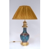 Paire de lampes en émaux cloisonnés à fond bleu montées en bronze doré, fin XIXème siècle