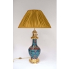Paire de lampes en émaux cloisonnés à fond bleu montées en bronze doré, fin XIXème siècle