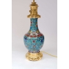 Paire de lampes en émaux cloisonnés à fond bleu montées en bronze doré, fin XIXème siècle