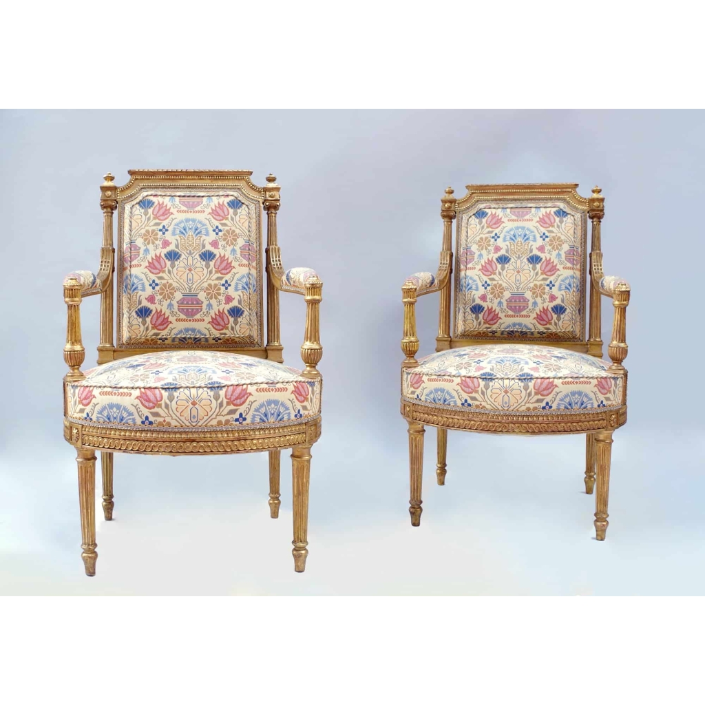 Paire de fauteuils à la reine à colonnes détachées en bois doré, style Louis XVI, circa 1880 | Biron ||||||||||||