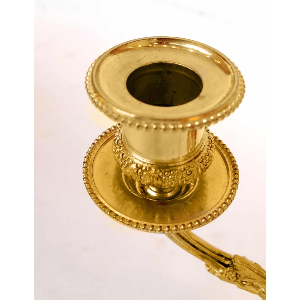 Paire de bougeoirs de style Louis XVI à deux bras de lumière montés en lampe, bronze doré, circa 1880