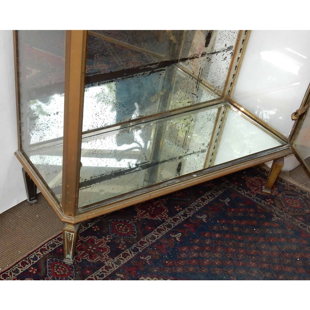 1900′ Vitrine en Laiton de Style LXVI Signée Muller Paris | Biron 1900' Vitrine en Laiton de Style LXVI Signée Muller Paris