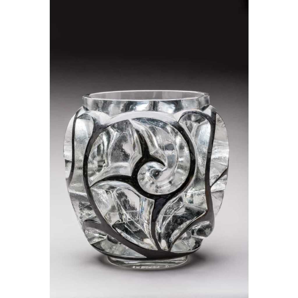 René LALIQUE Vase « Tourbillons » émaillé noir dit aussi « Volutes en relief » | Biron |||||