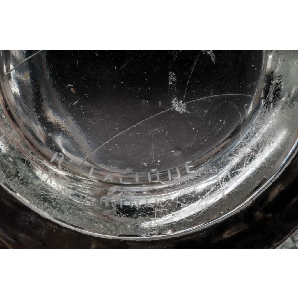 René LALIQUE Vase « Tourbillons » émaillé noir dit aussi « Volutes en relief » | Biron René LALIQUE Vase "Tourbillons" émaillé noir dit aussi "Volutes en relief"