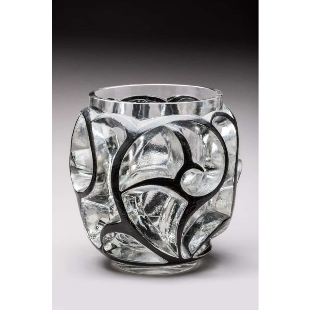 René LALIQUE Vase « Tourbillons » émaillé noir dit aussi « Volutes en relief » | Biron René LALIQUE Vase "Tourbillons" émaillé noir dit aussi "Volutes en relief"
