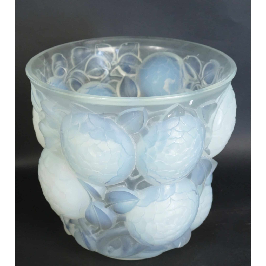 RENÉ LALIQUE (1860-1945) vase « Oran » Opalescent dit aussi « gros dalhias » | Biron RENÉ LALIQUE (1860-1945) vase "Oran" Opalescent dit aussi "gros dalhias"