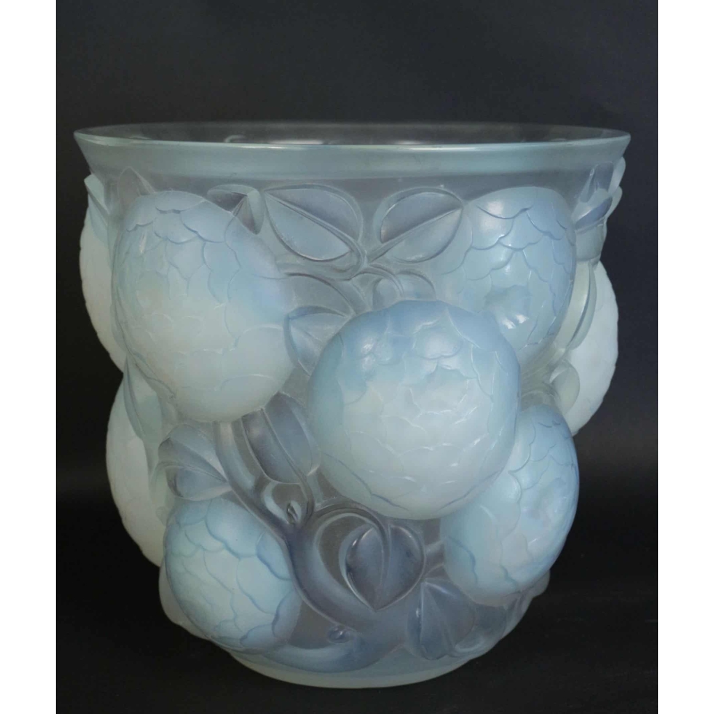 RENÉ LALIQUE (1860-1945) vase « Oran » Opalescent dit aussi « gros dalhias » | Biron RENÉ LALIQUE (1860-1945) vase "Oran" Opalescent dit aussi "gros dalhias"
