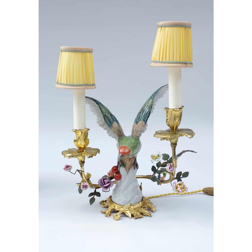 Paire de lampes oiseaux de style Meissen, monture en bronze doré, époque 1900