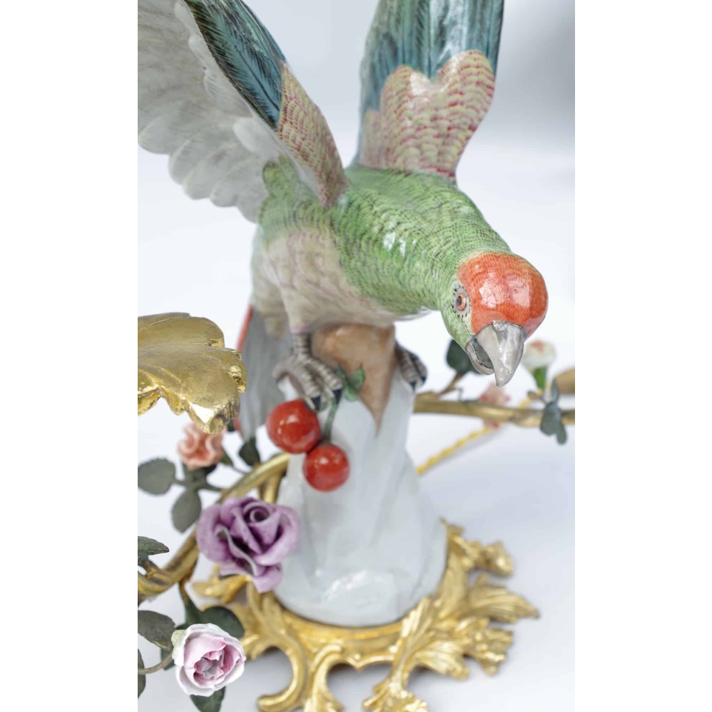 Paire de lampes oiseaux de style Meissen, monture en bronze doré, époque 1900
