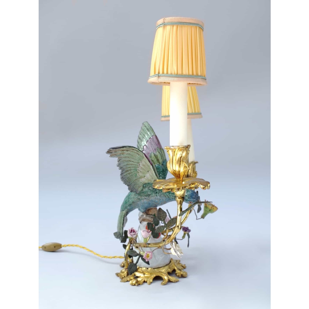 Paire de lampes oiseaux de style Meissen, monture en bronze doré, époque 1900
