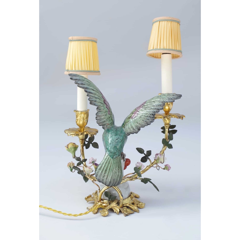 Paire de lampes oiseaux de style Meissen, monture en bronze doré, époque 1900
