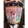 Grand vase de sèvres, anses en porcelaine, signé, Lucot. Ref: 305. | Biron Grand vase de sèvres, anses en porcelaine, signé, Lucot. Ref: 305.