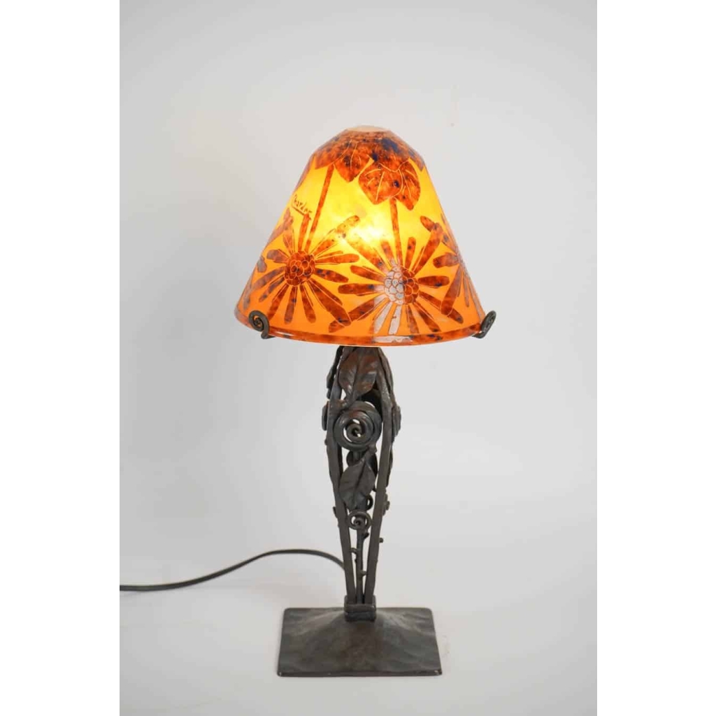 Lampe rare aux cocotiers signée Charder sur un pied enfer forgé 1925-1930