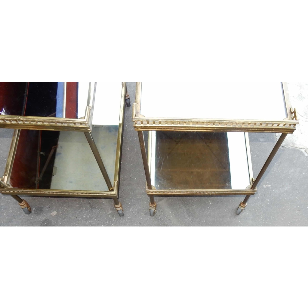 1950/70 Paire de Dessertes Roulantes Maison Jansen en Laiton et Bronze Doré Avec Galeries Ajourées | Biron 1950/70 Paire de Dessertes Roulantes Maison Jansen en Laiton et Bronze Doré Avec Galeries Ajourées