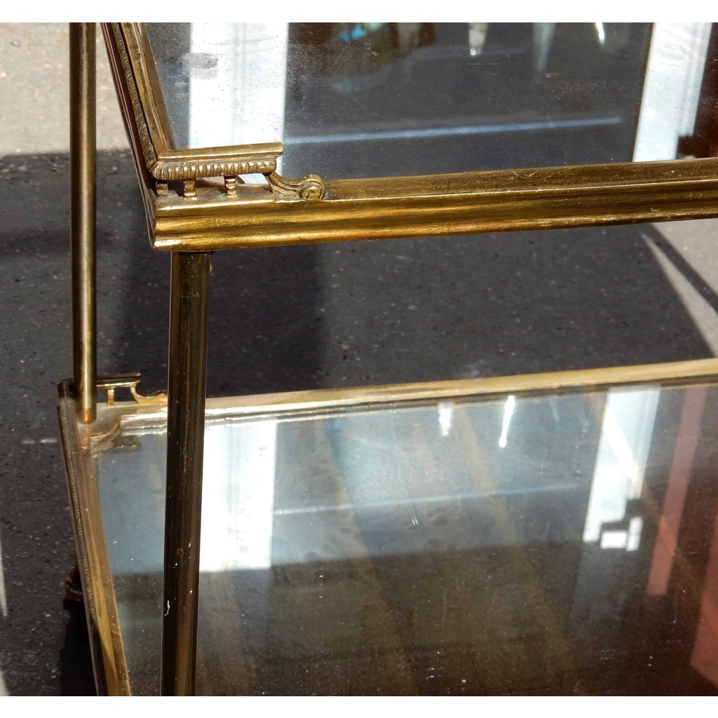 1950/70 Paire de Dessertes Roulantes Maison Jansen en Laiton et Bronze Doré Avec Galeries Ajourées | Biron 1950/70 Paire de Dessertes Roulantes Maison Jansen en Laiton et Bronze Doré Avec Galeries Ajourées
