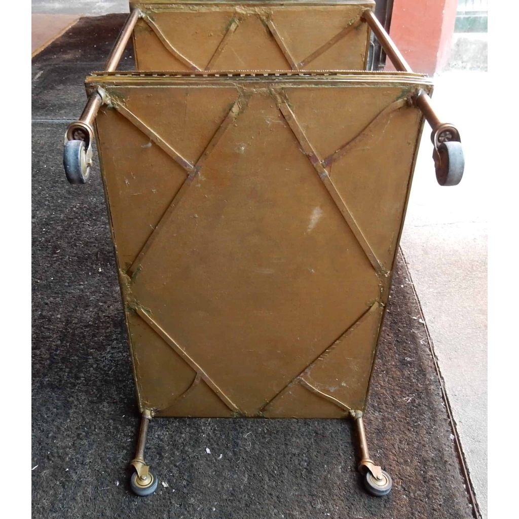1950/70 Paire de Dessertes Roulantes Maison Jansen en Laiton et Bronze Doré Avec Galeries Ajourées | Biron 1950/70 Paire de Dessertes Roulantes Maison Jansen en Laiton et Bronze Doré Avec Galeries Ajourées