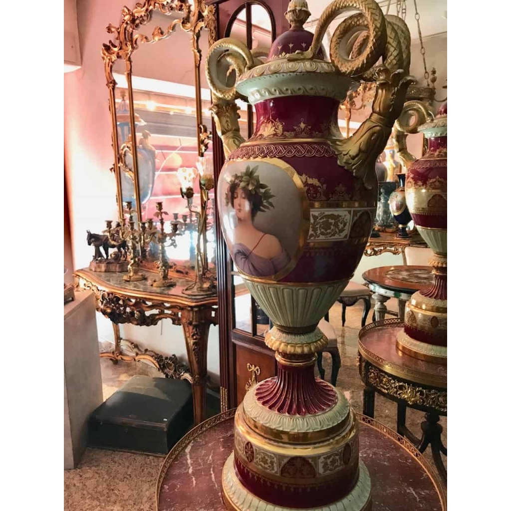 Grand vase en porcelaine de Vienne, signé Wagner. Ref: 307. | Biron |||||||
