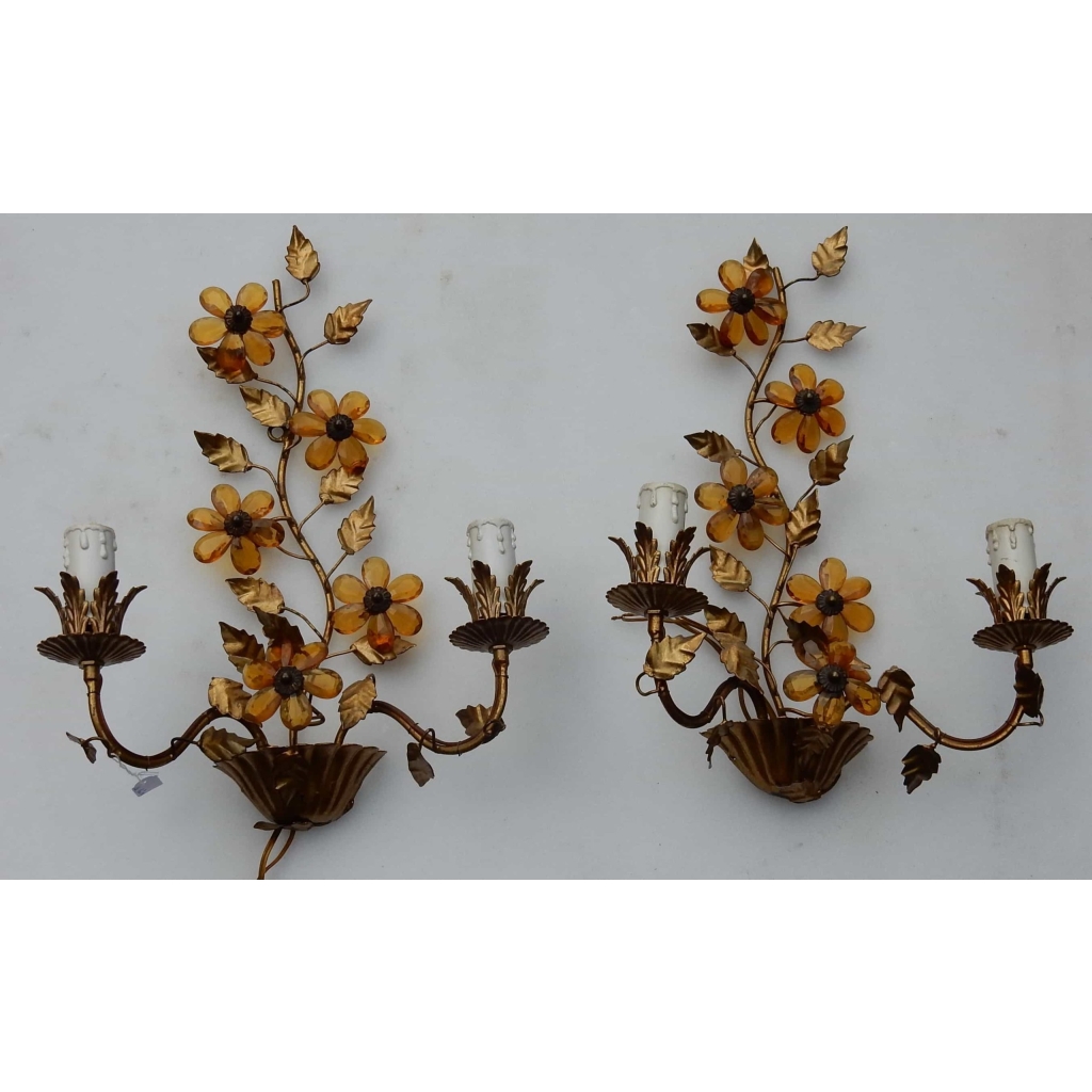 1970′ Paire d’ Appliques en Métal Doré à Décor de Fleurs et Feuilles Style Maison Bagués | Biron |||||||||