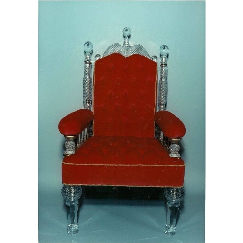 Trône et ses 2 chaises en cristal de Baccarat, par OSLER. Vers 1850. Ref:18. | Biron Trône et ses 2 chaises en cristal de Baccarat, par OSLER. Vers 1850. Ref:18.