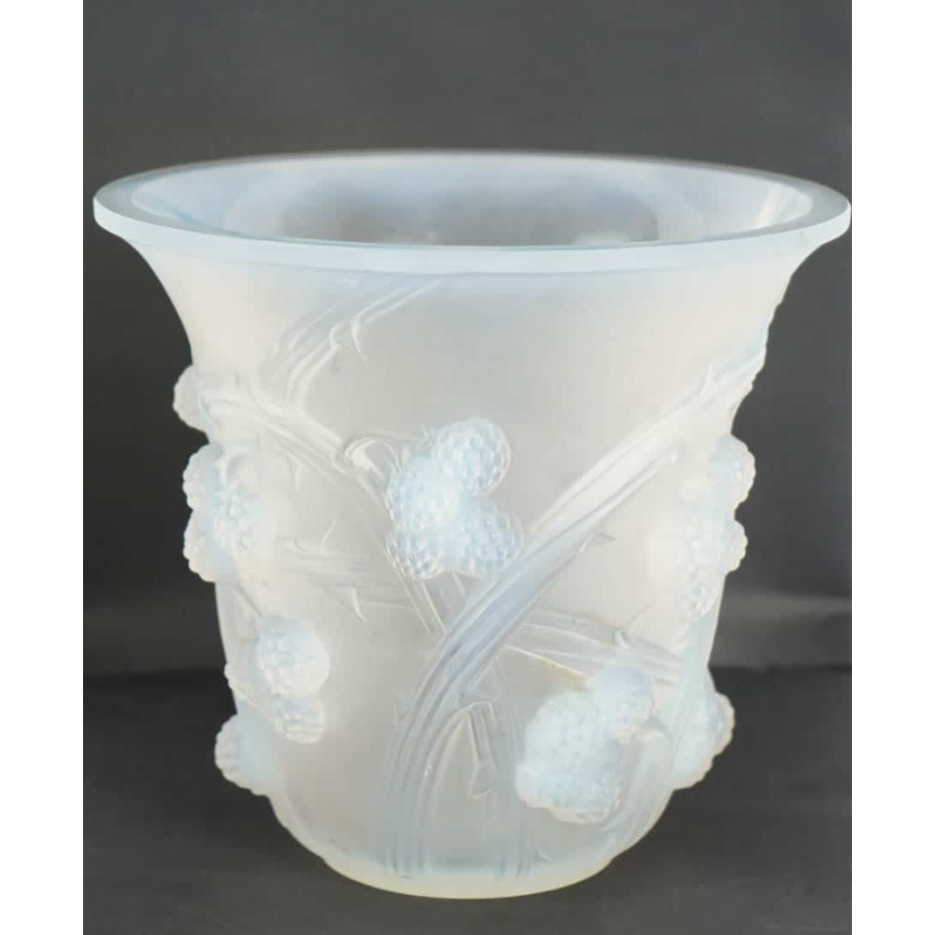René Lalique Opalescent Vase "Mûres"