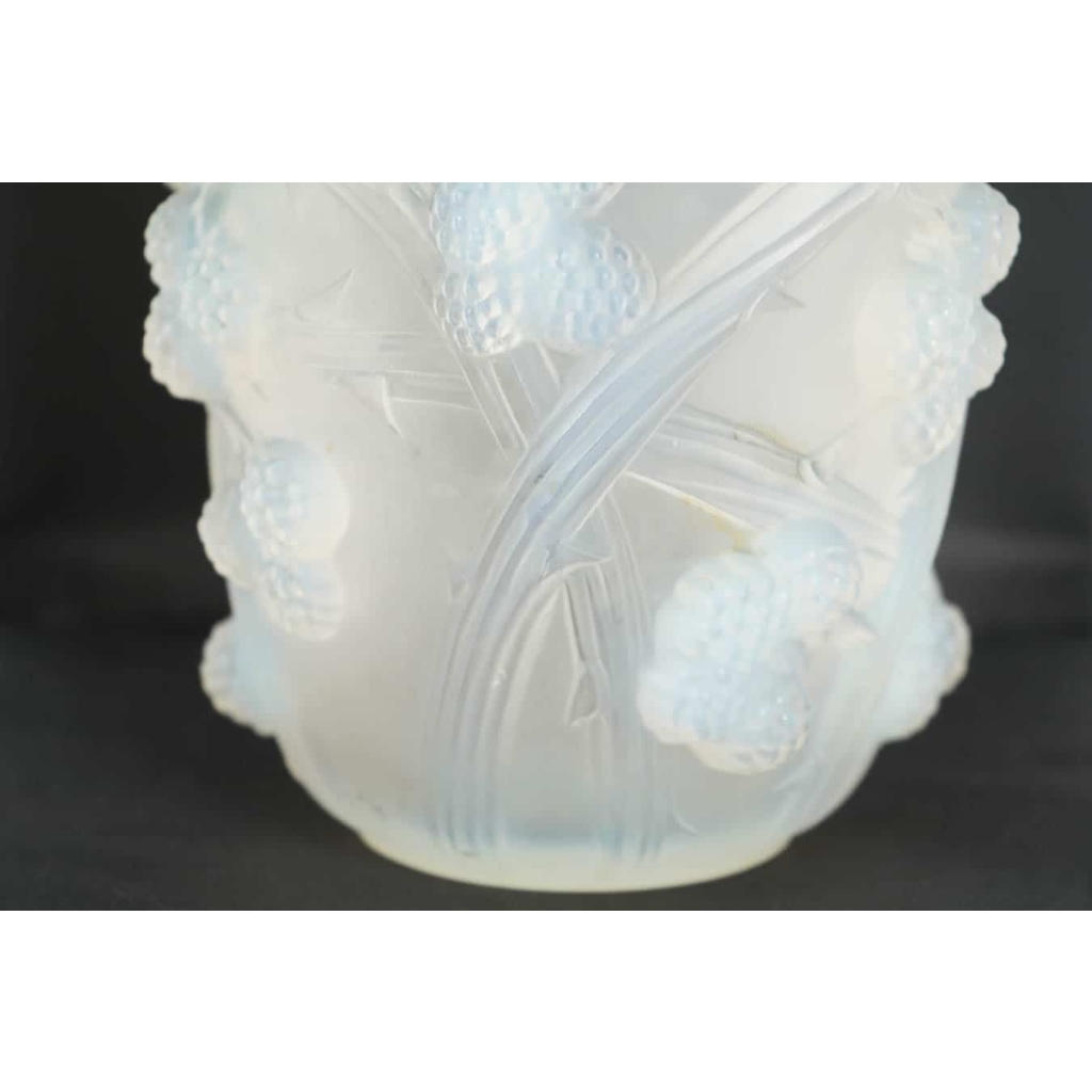 René Lalique Opalescent Vase "Mûres"