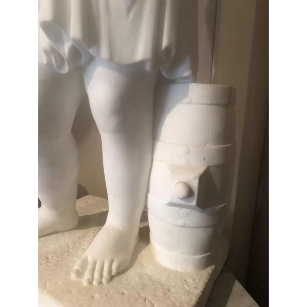 Statue en marbre blanc, »Enfant aux raisins ». Ref:13 | Biron Statue en marbre blanc,"Enfant aux raisins". Ref:13