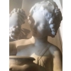 Statue en marbre blanc, »Enfant aux raisins ». Ref:13 | Biron Statue en marbre blanc,"Enfant aux raisins". Ref:13