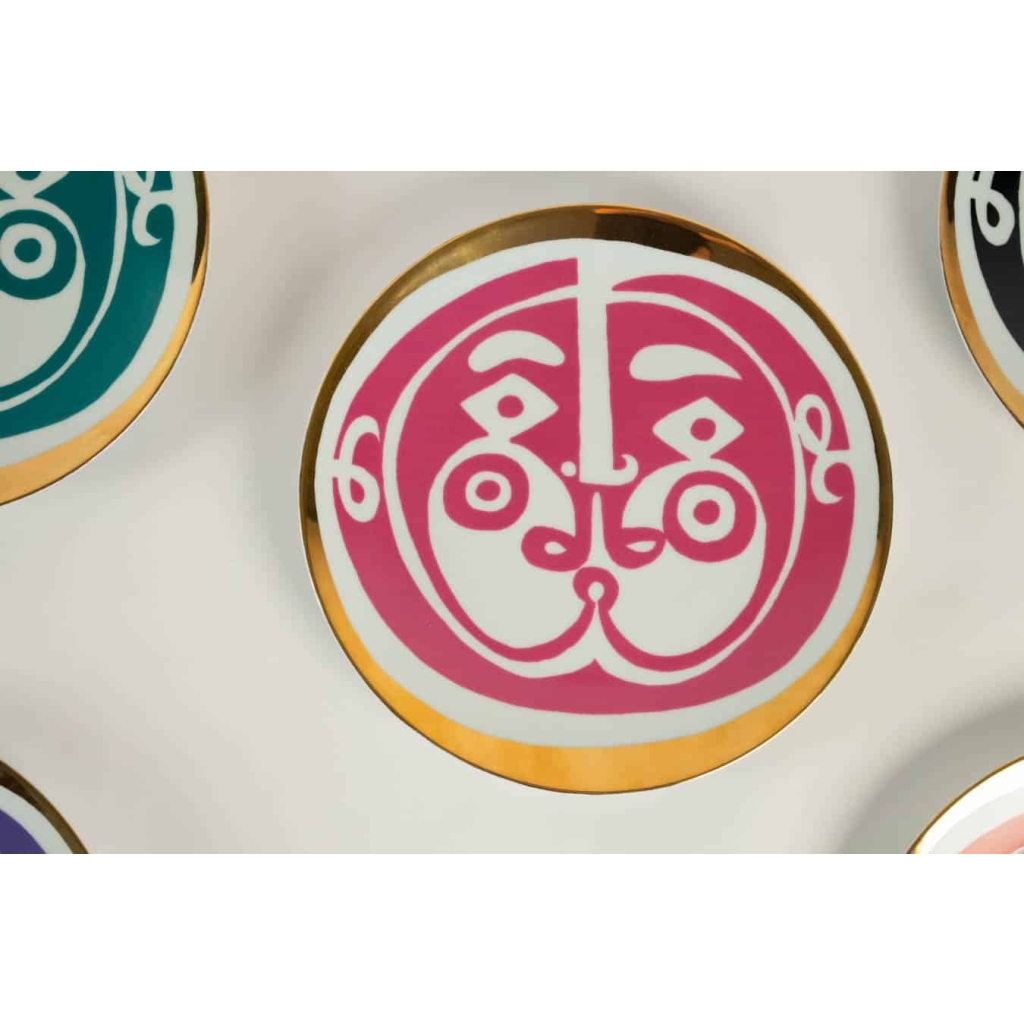 série d’assiette en porcelaine » masque » par Roger Capron | Biron série d'assiette en porcelaine " masque " par Roger Capron