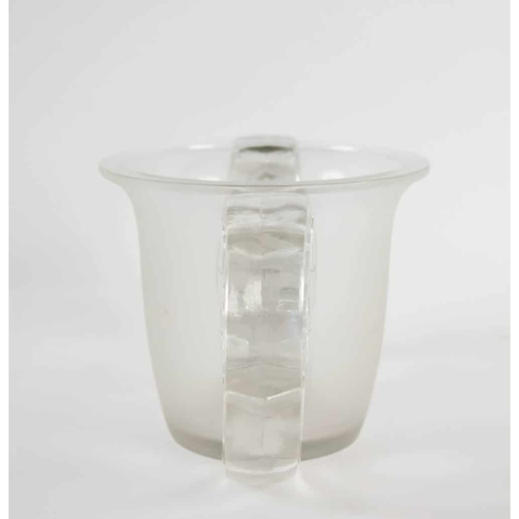 René LALIQUE (1860-1945) Vase « pierrefonds » | Biron René LALIQUE (1860-1945) Vase "pierrefonds"