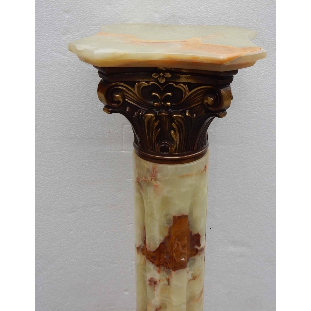 1970′ Colonne Onyx Et bronze Doré Style Corynthien | Biron 1970' Colonne Onyx Et bronze Doré Style Corynthien