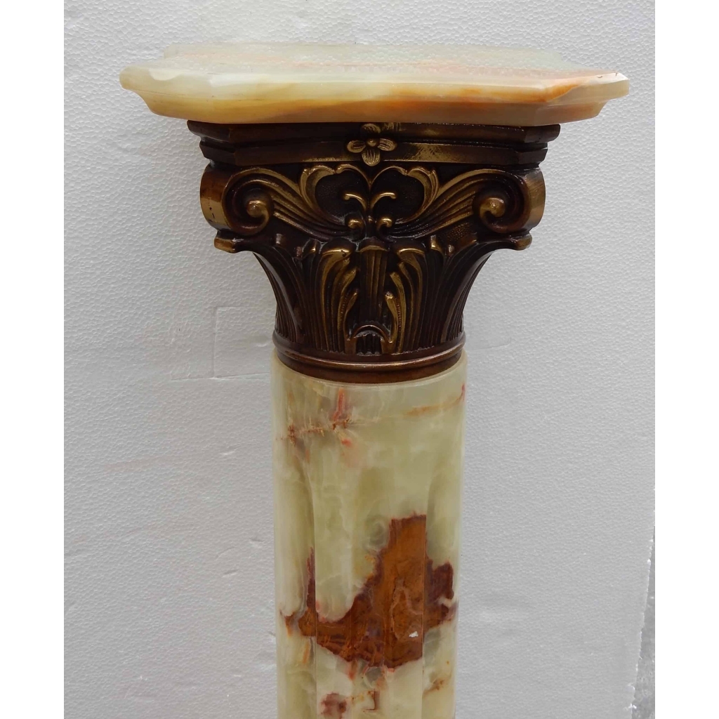 1970′ Colonne Onyx Et bronze Doré Style Corynthien | Biron 1970' Colonne Onyx Et bronze Doré Style Corynthien