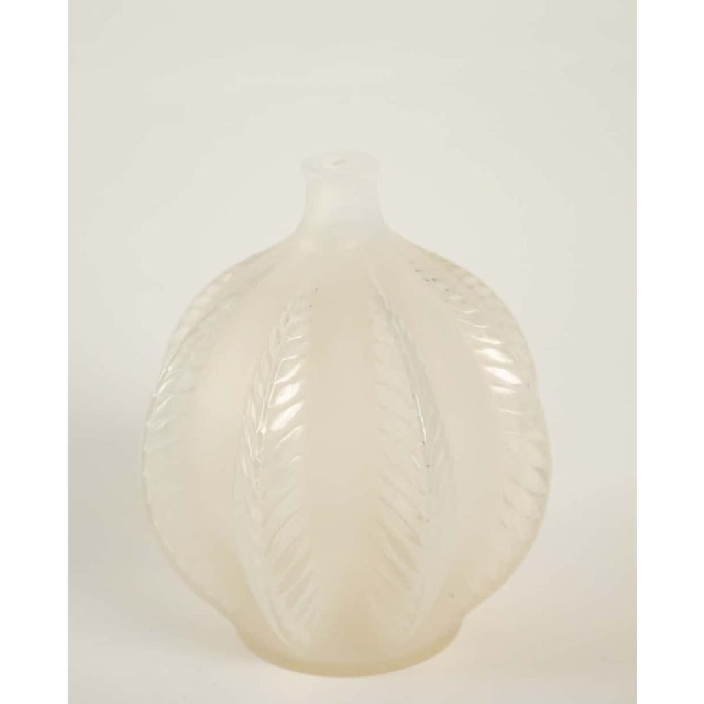 René LALIQUE (1860-1945) Vase « Malines » Opalescent | Biron René LALIQUE (1860-1945) Vase "Malines" Opalescent
